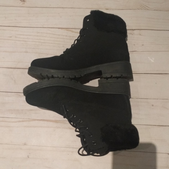 🍀Faux leather boots by Wild diva 🌺🌺 - Picture 3 of 8